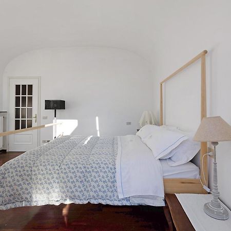 Residenza Stoechas White Apartment Albenga Bagian luar foto