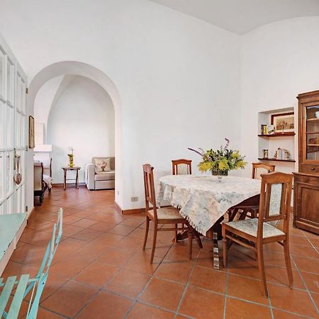 Residenza Stoechas White Apartment Albenga Bagian luar foto