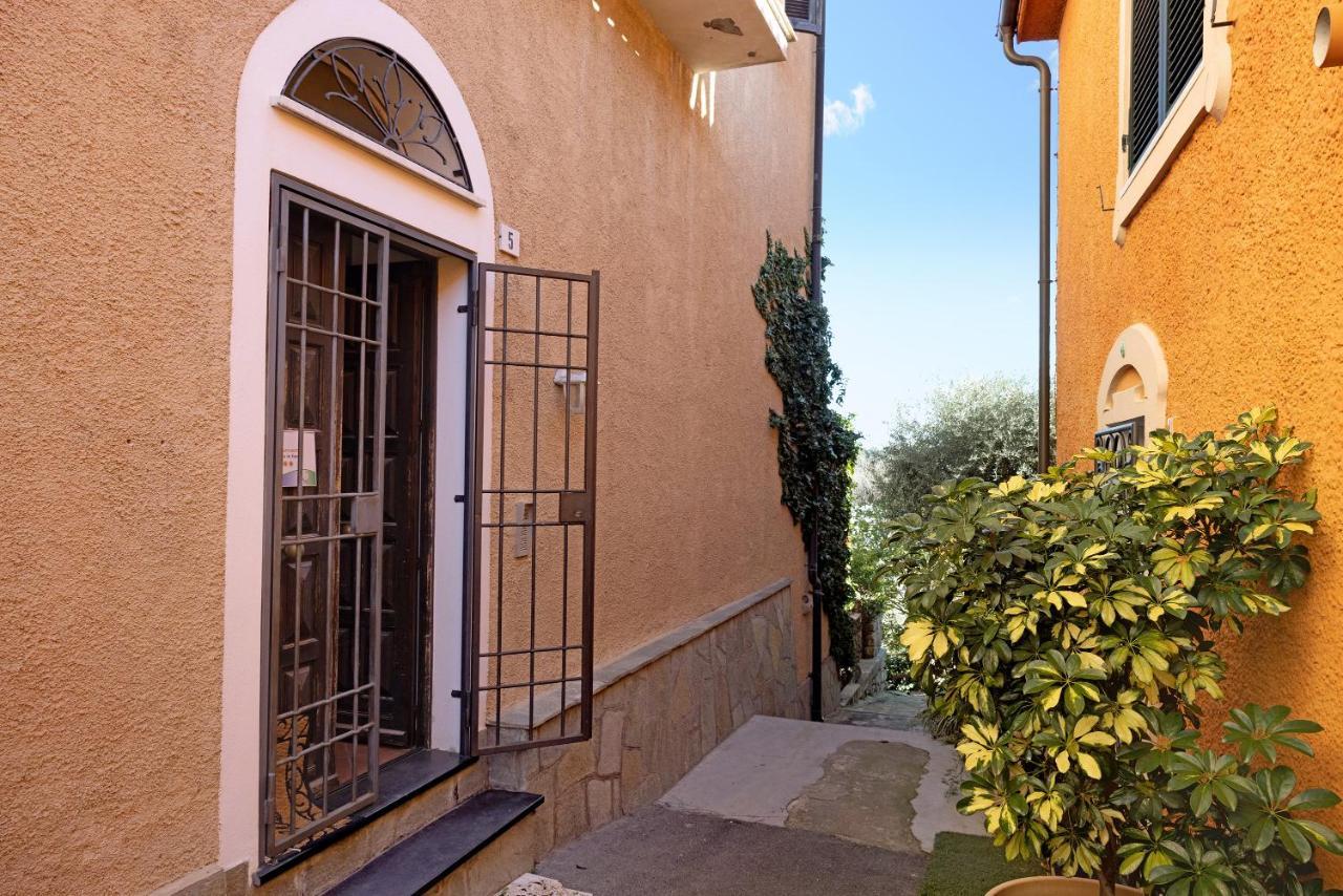 Residenza Stoechas White Apartment Albenga Bagian luar foto