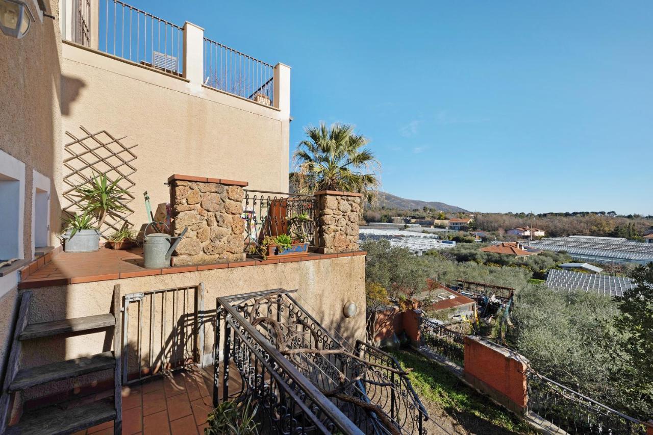 Residenza Stoechas White Apartment Albenga Bagian luar foto