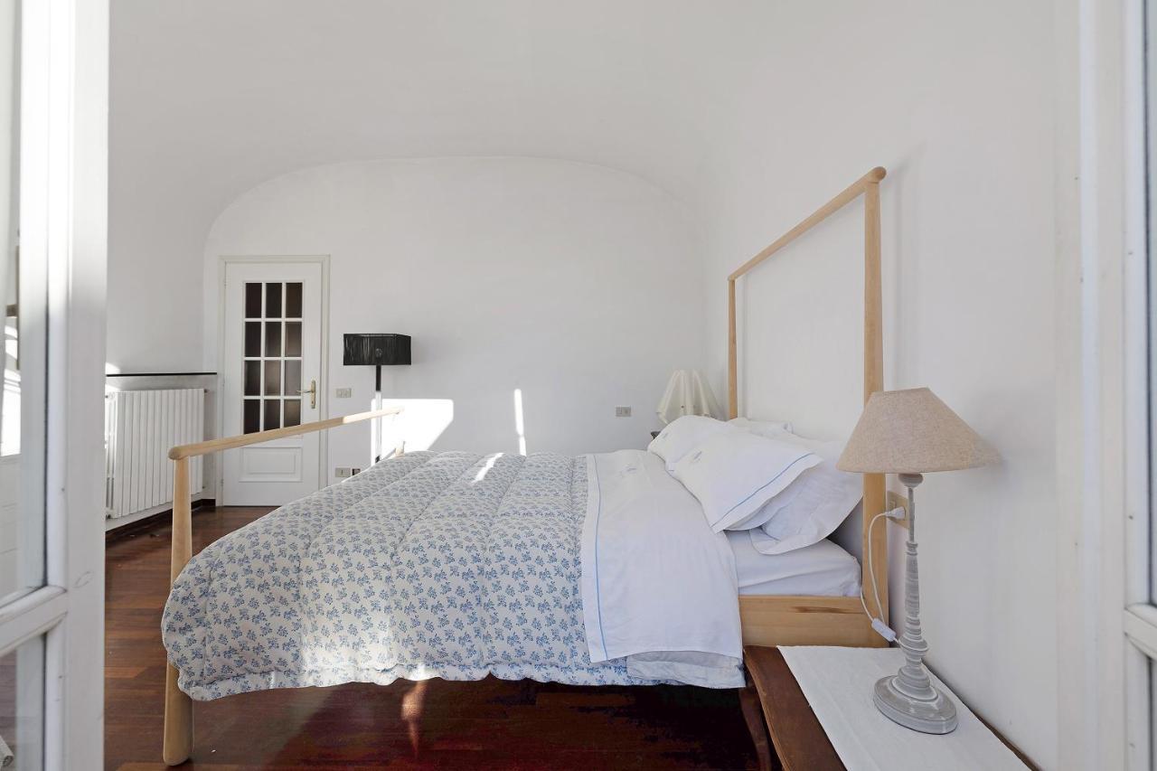 Residenza Stoechas White Apartment Albenga Bagian luar foto