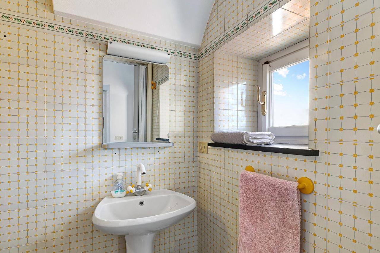 Residenza Stoechas White Apartment Albenga Bagian luar foto