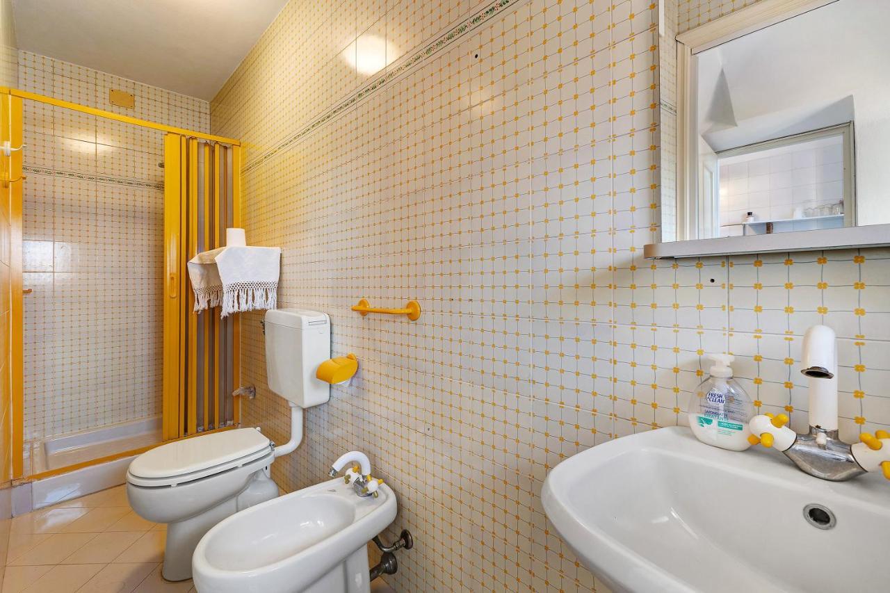 Residenza Stoechas White Apartment Albenga Bagian luar foto
