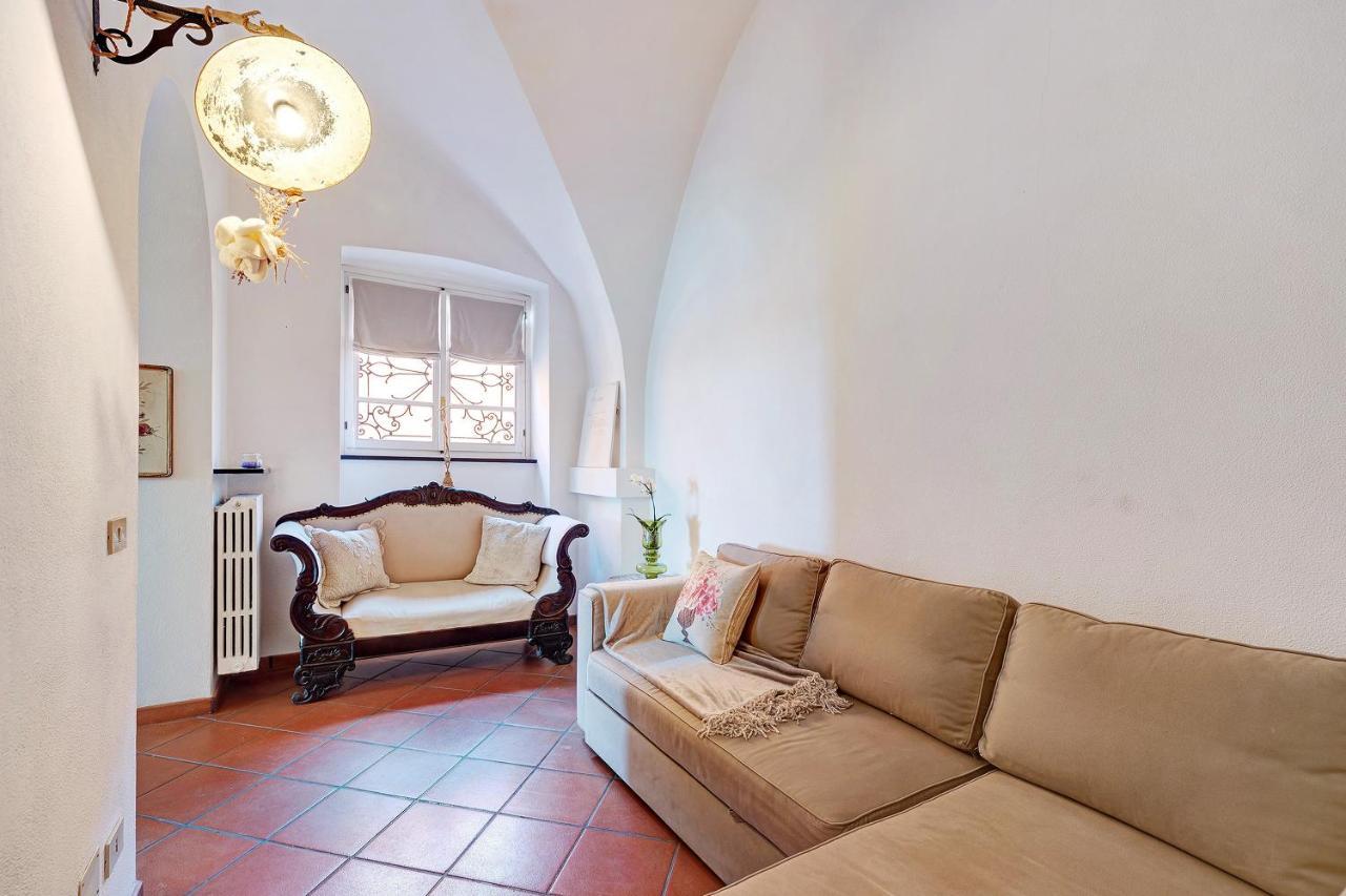 Residenza Stoechas White Apartment Albenga Bagian luar foto