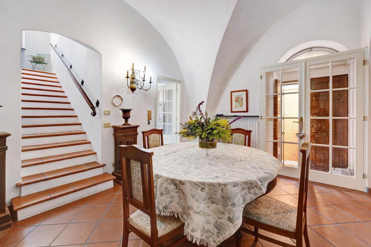 Residenza Stoechas White Apartment Albenga Bagian luar foto