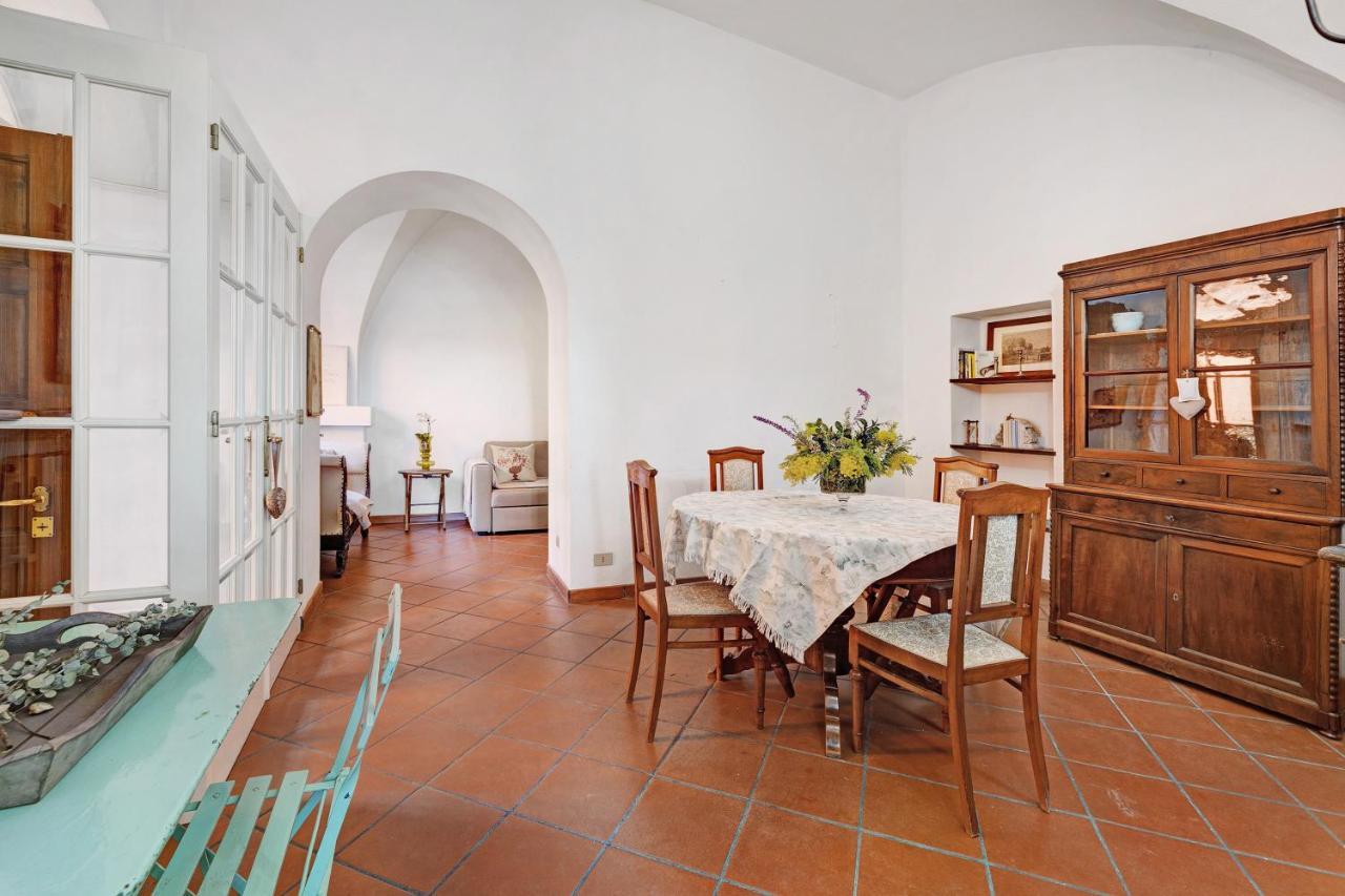 Residenza Stoechas White Apartment Albenga Bagian luar foto
